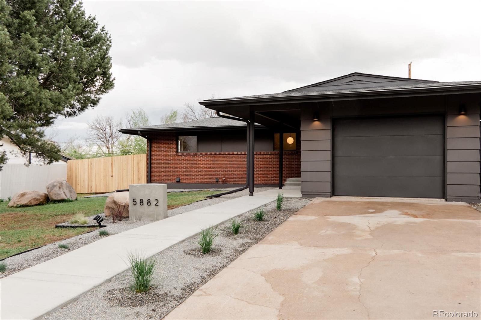 5882 W Chestnut Avenue