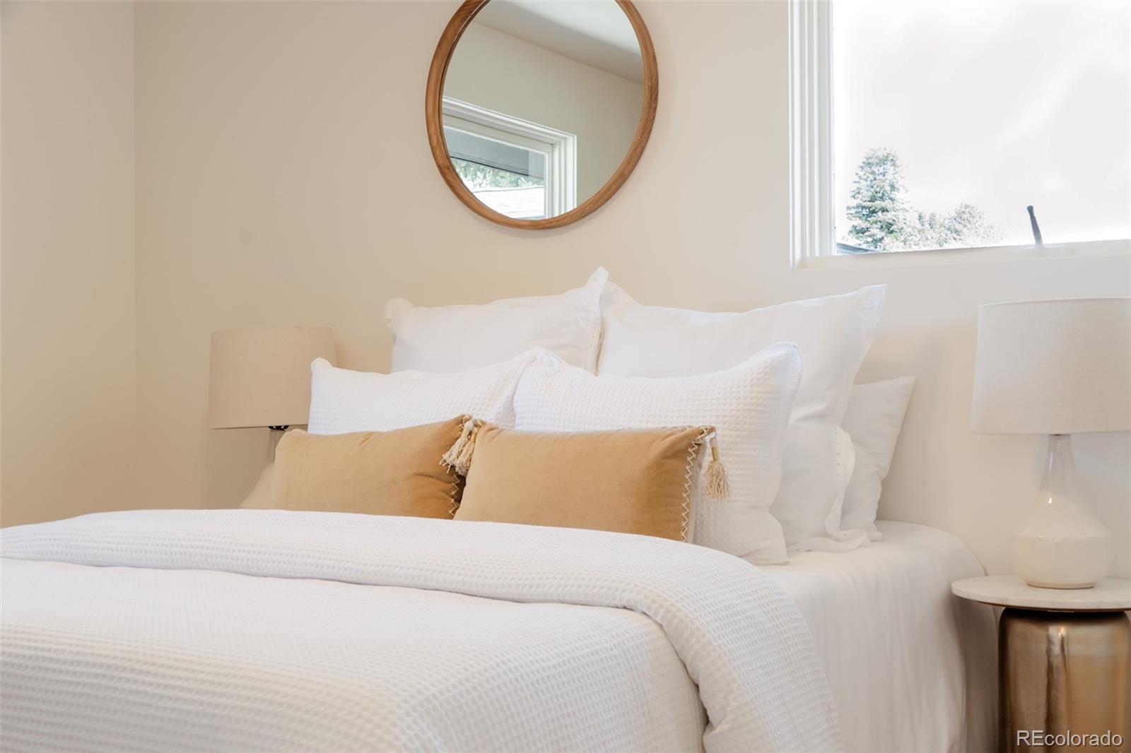 5882 W Chestnut Avenue