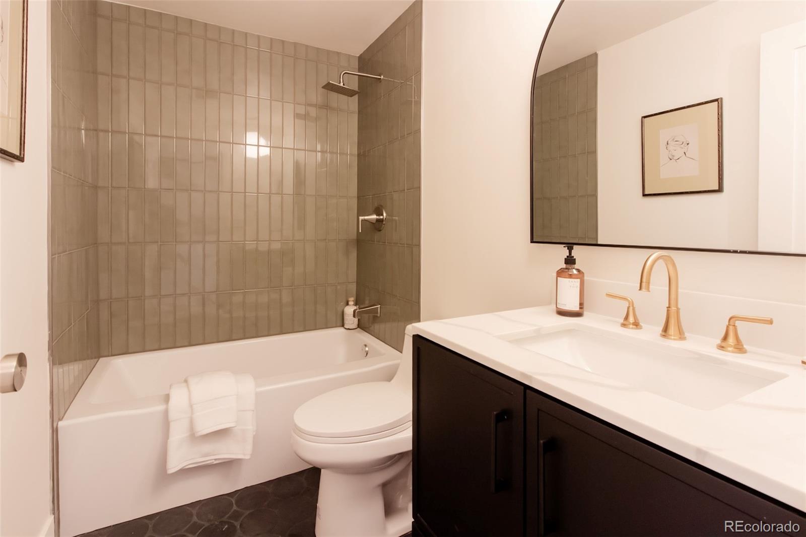 5882 W Chestnut Avenue