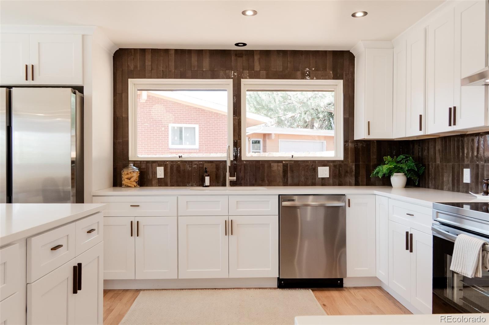 5882 W Chestnut Avenue