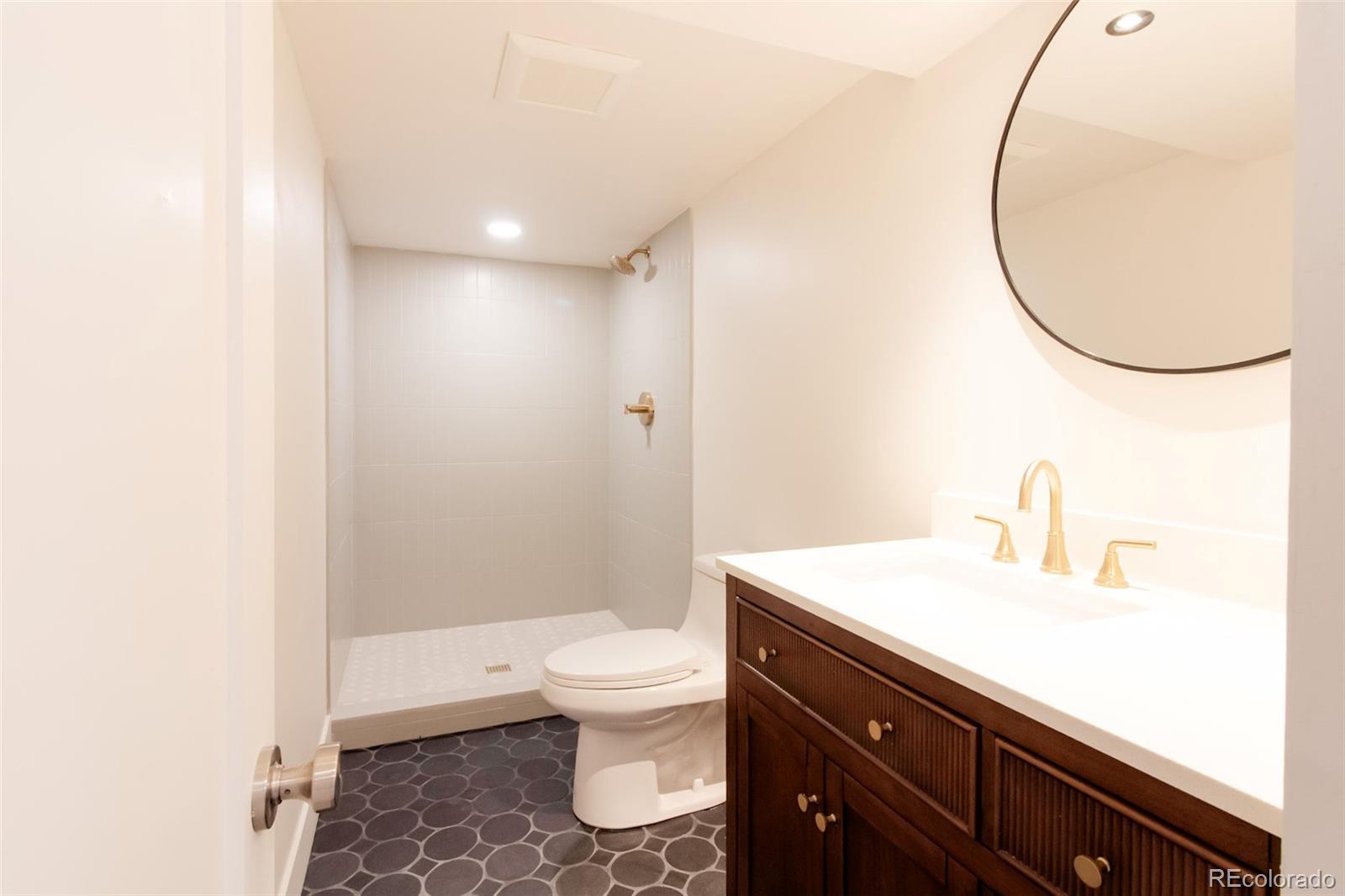 5882 W Chestnut Avenue