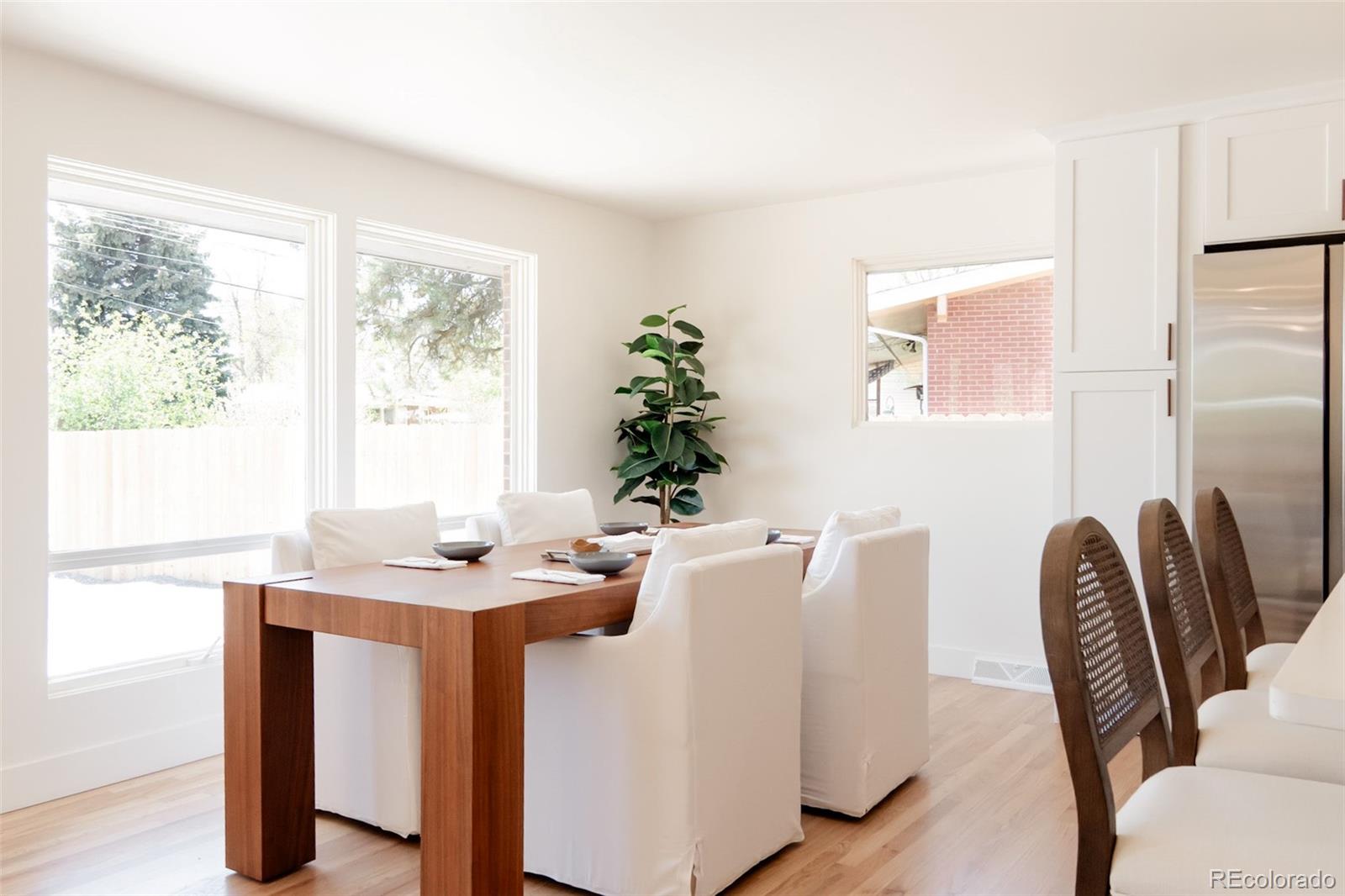 5882 W Chestnut Avenue