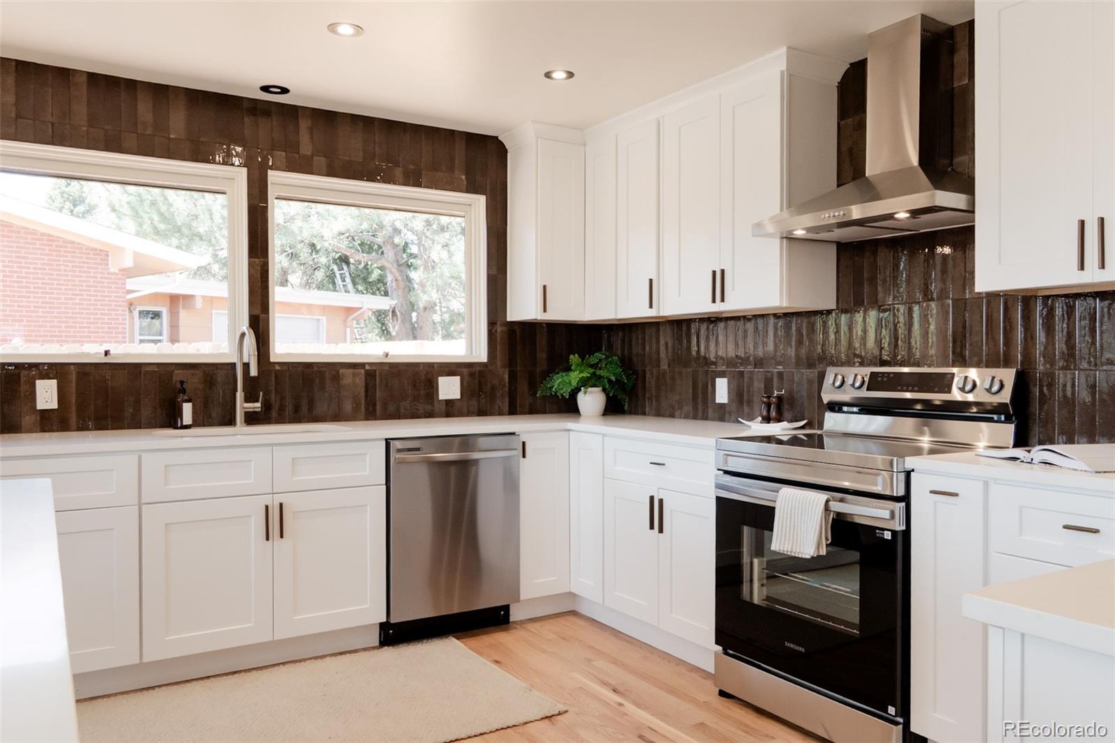 5882 W Chestnut Avenue