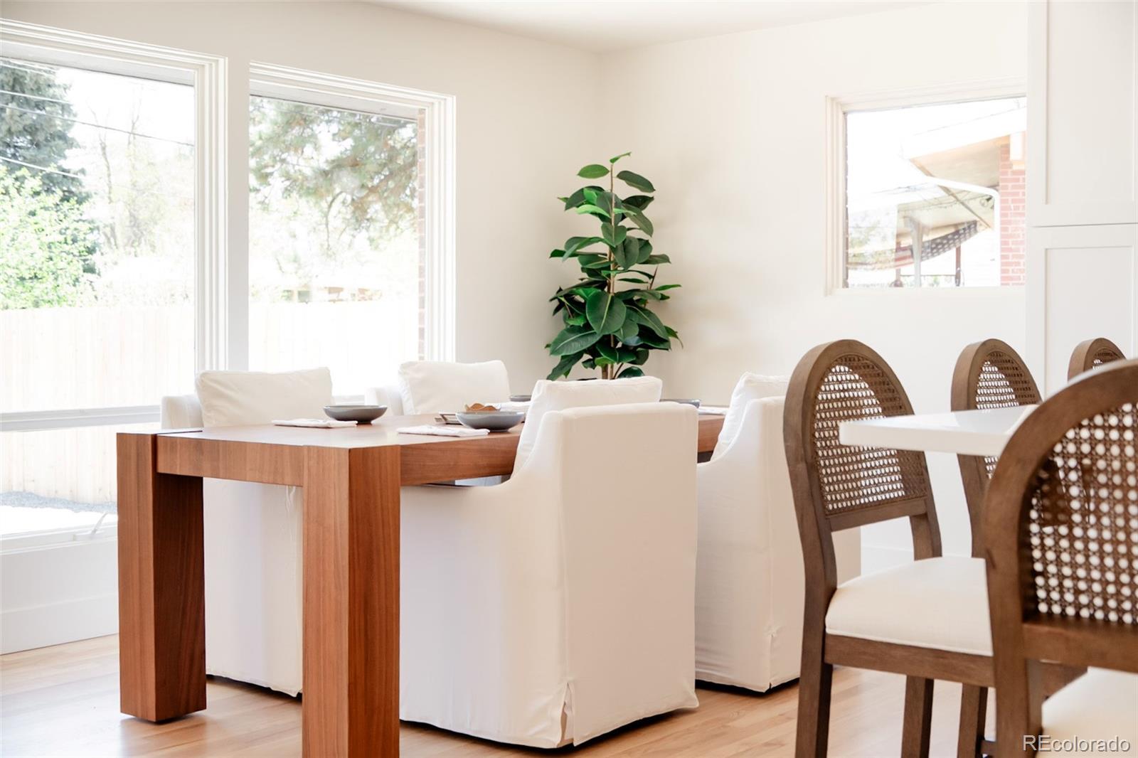 5882 W Chestnut Avenue