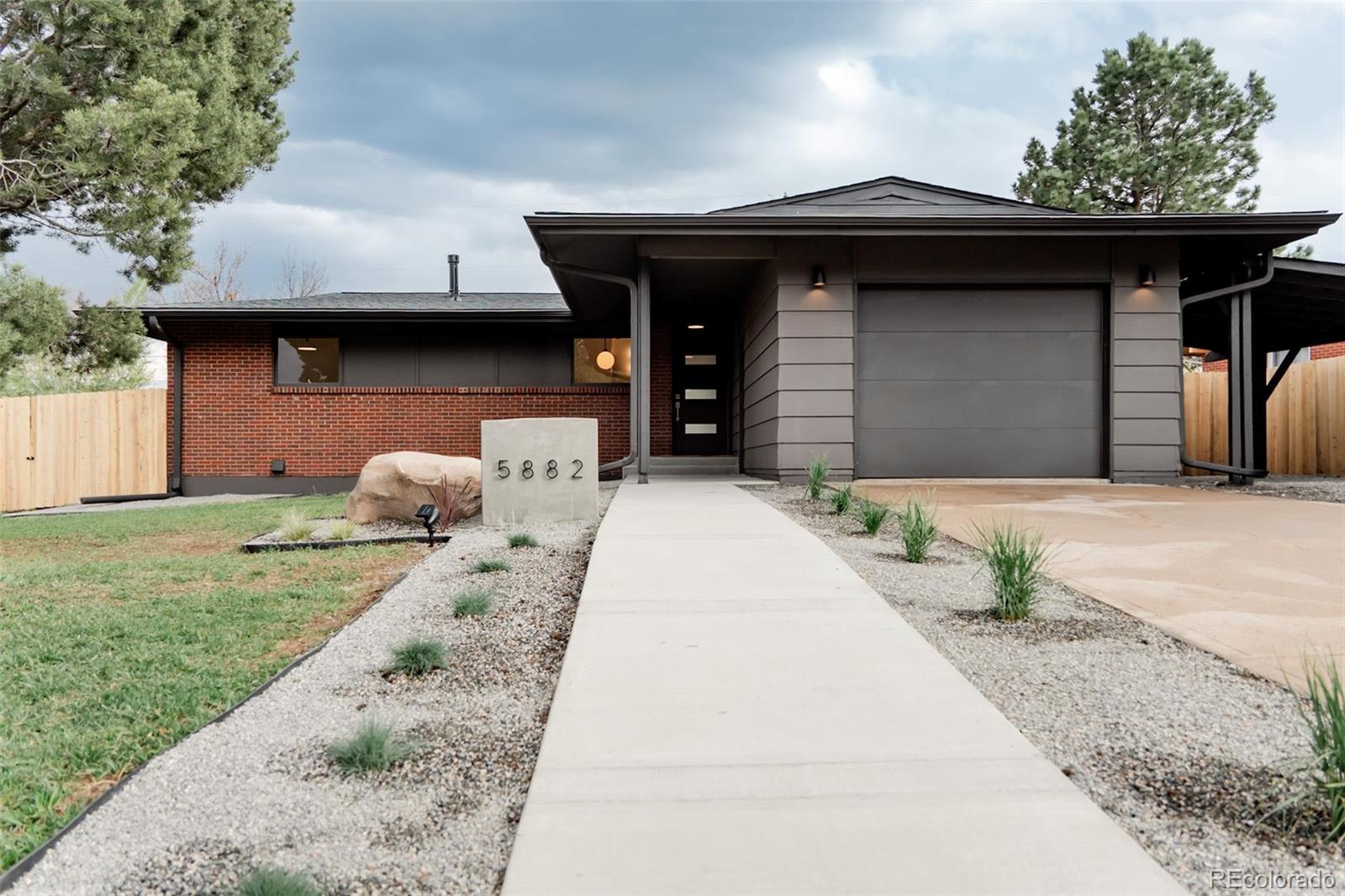 5882 W Chestnut Avenue