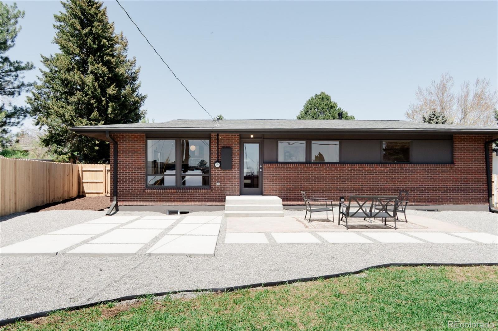 5882 W Chestnut Avenue