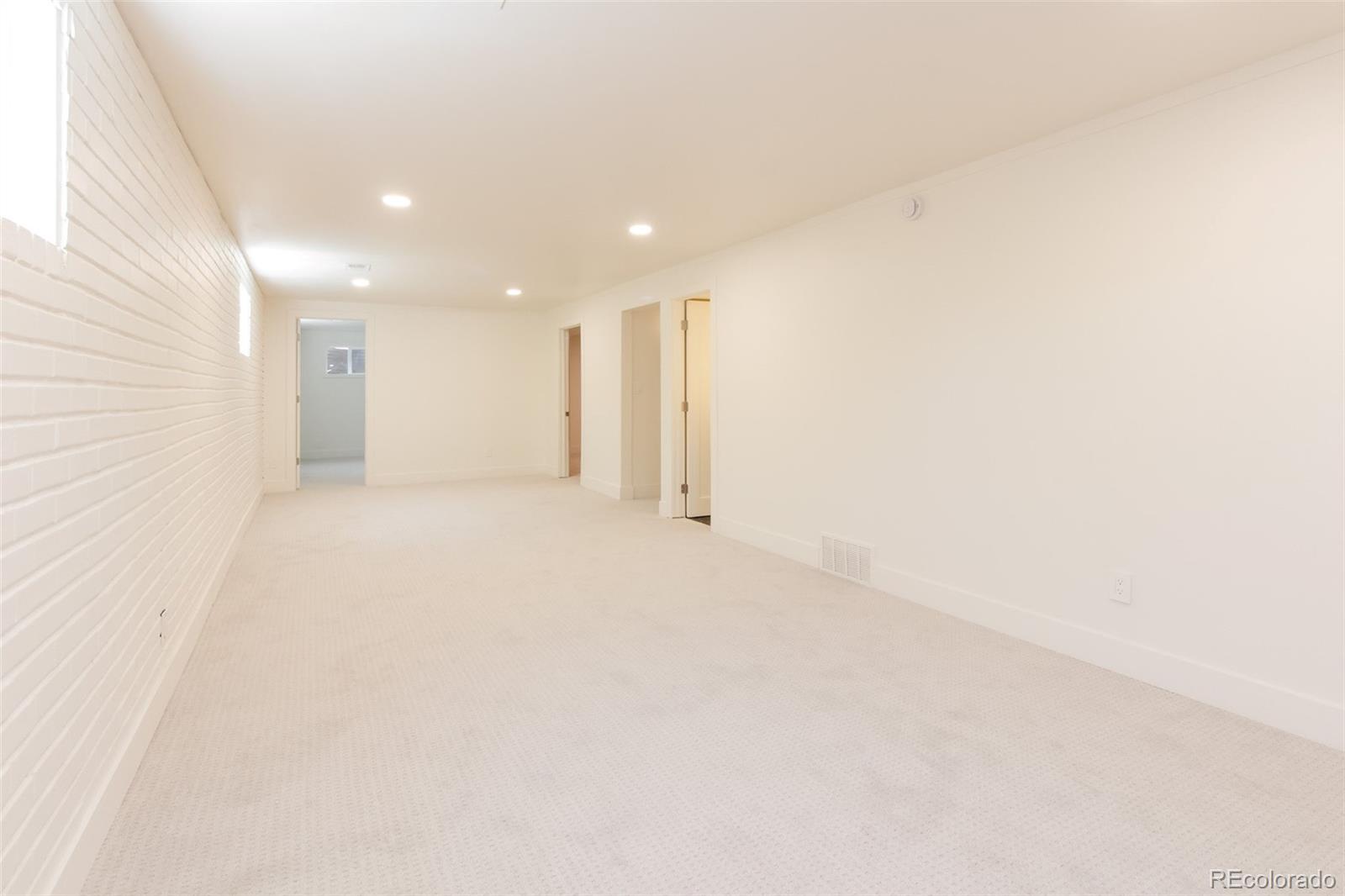 5882 W Chestnut Avenue