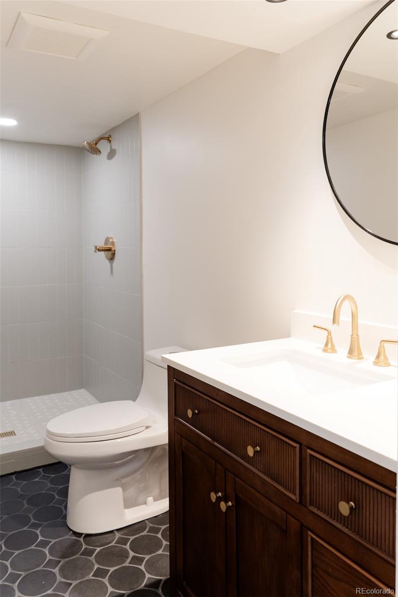 5882 W Chestnut Avenue