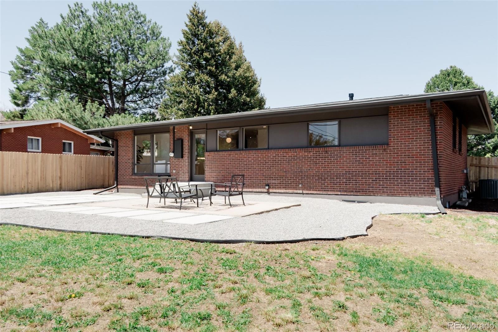 5882 W Chestnut Avenue