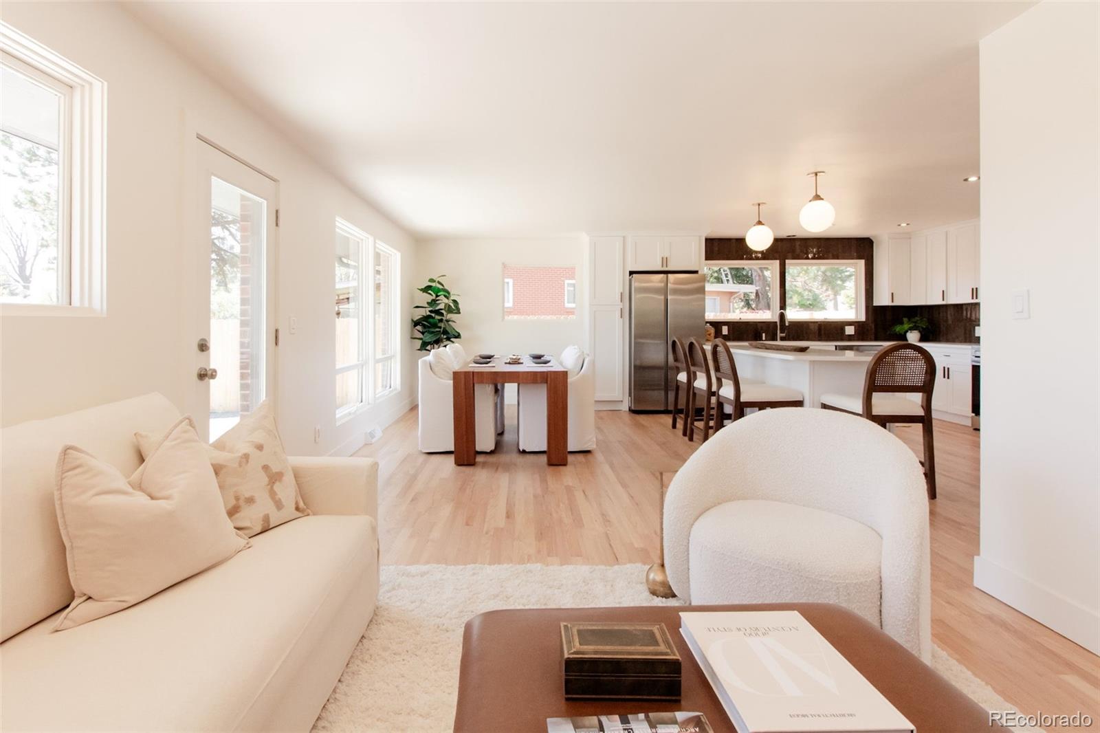 5882 W Chestnut Avenue