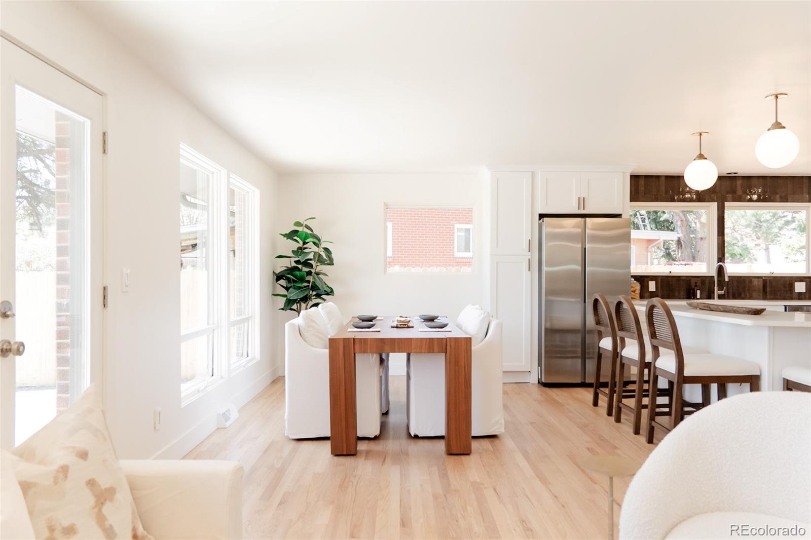 5882 W Chestnut Avenue