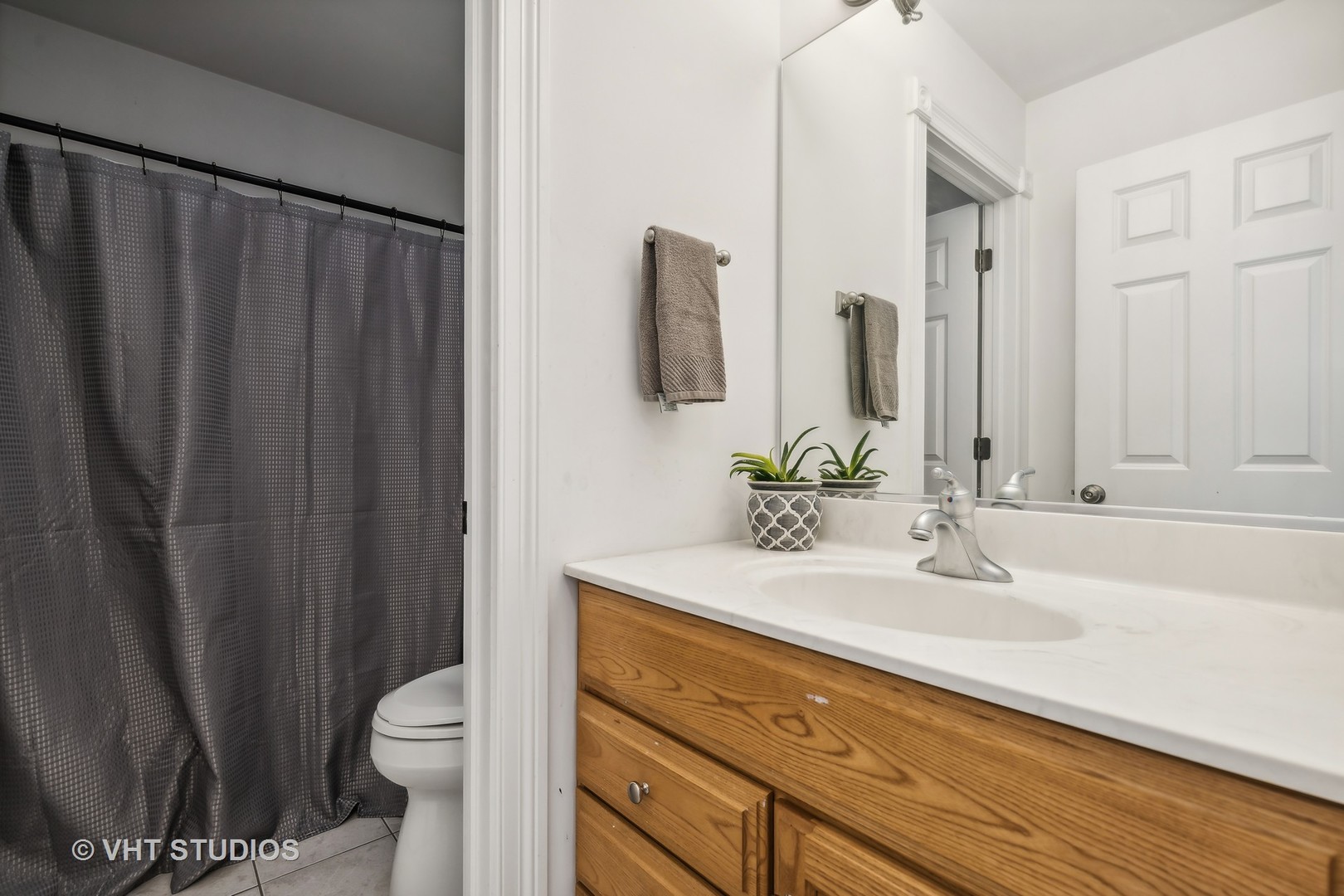 1707 Vivian Way Court
