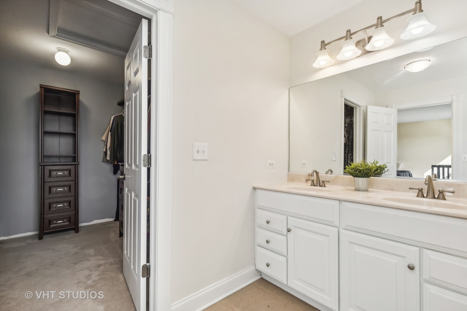 1707 Vivian Way Court