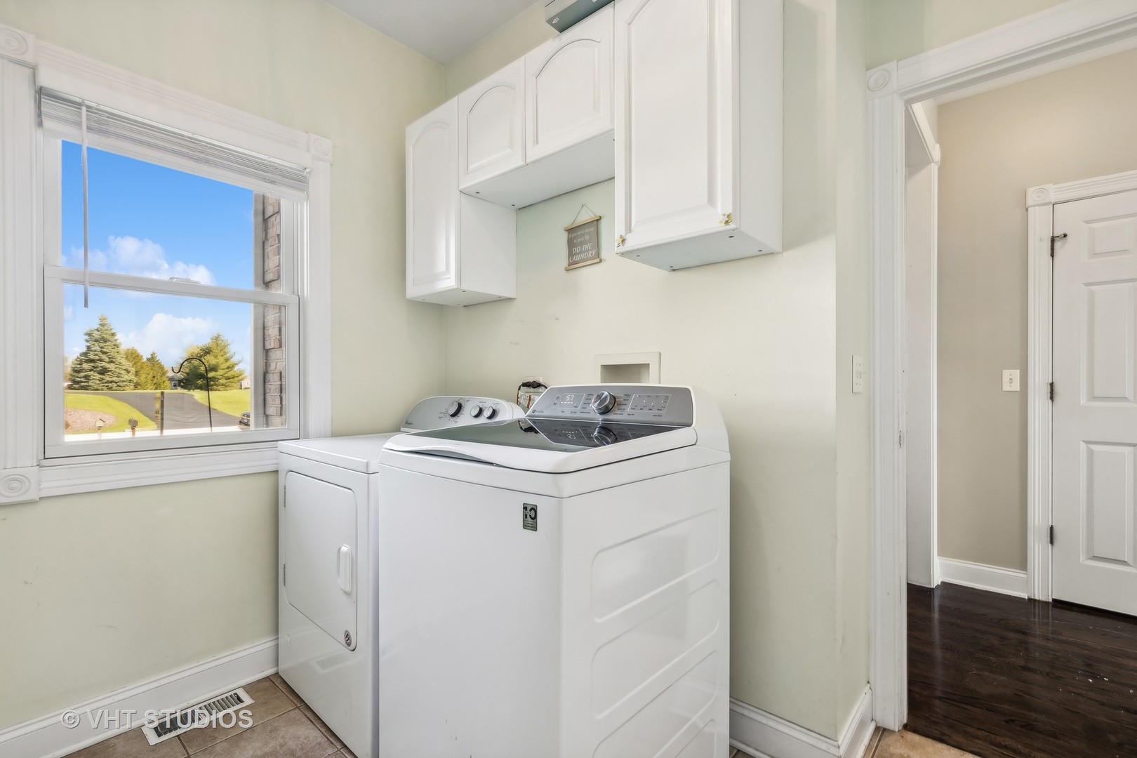 1707 Vivian Way Court