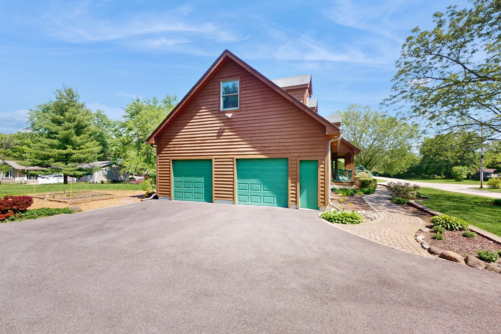 6011 Chestnut Court