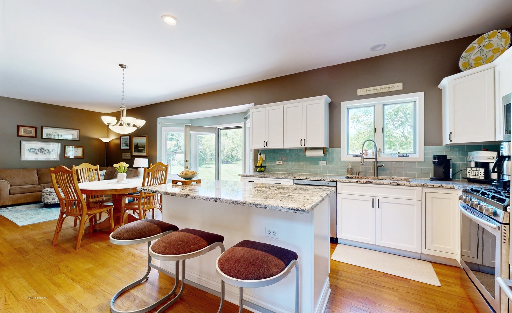 6011 Chestnut Court