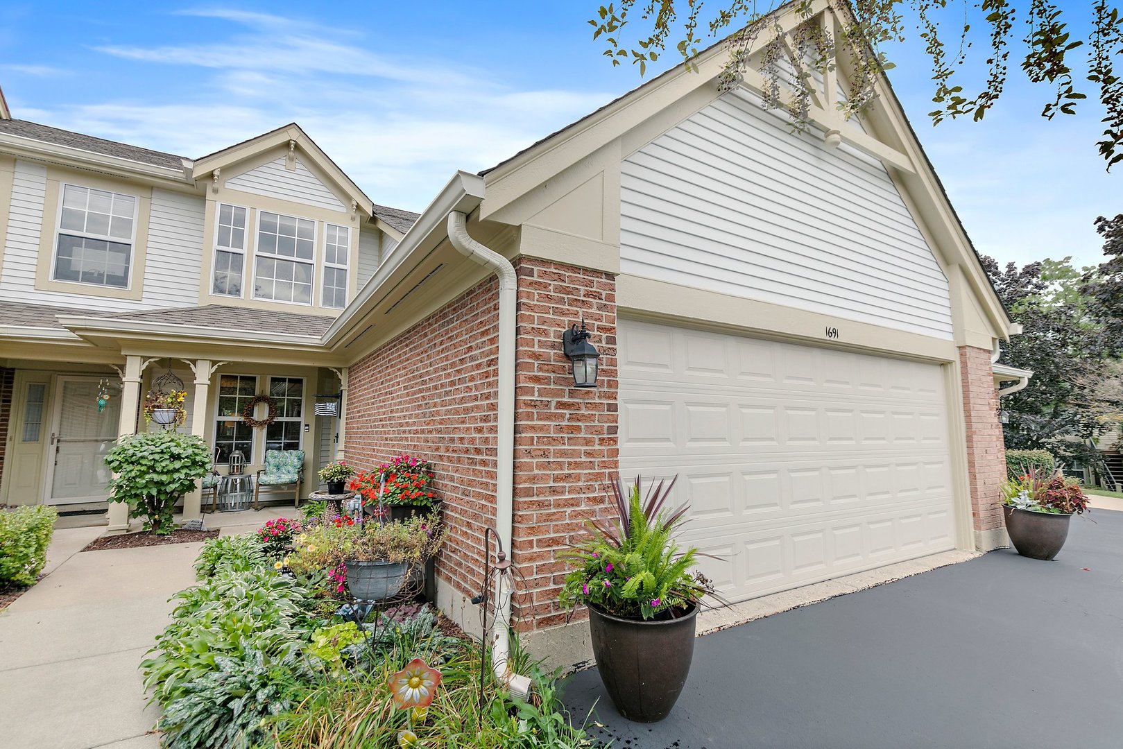 1691 Pearl Court