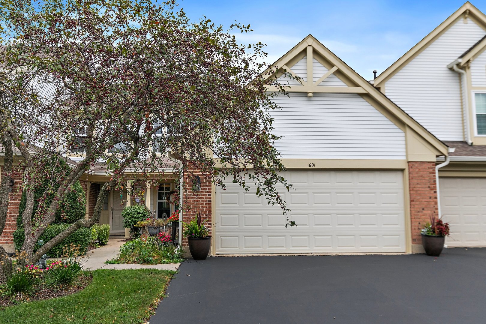 1691 Pearl Court