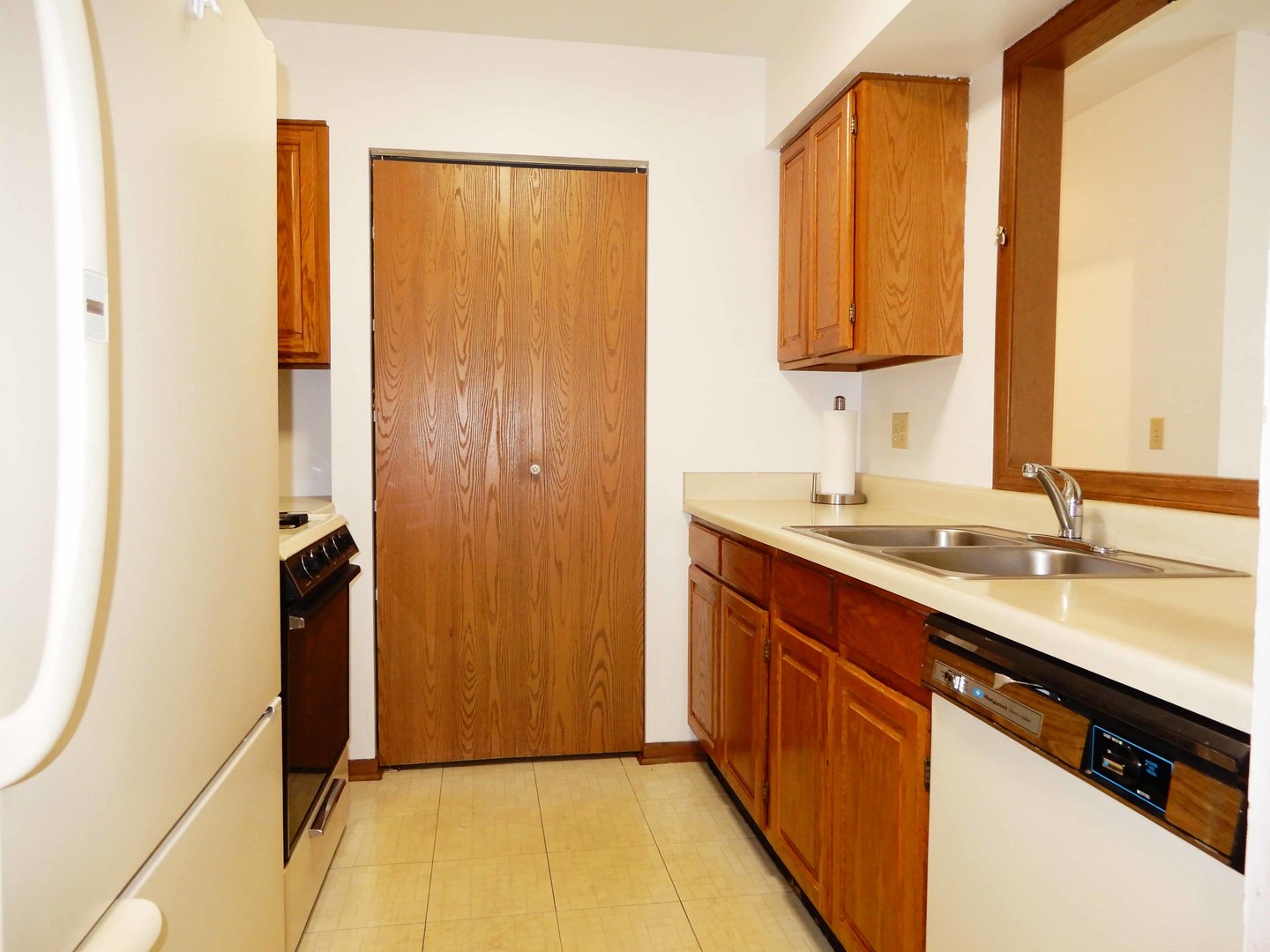 221B Uteg Street Unit: B
