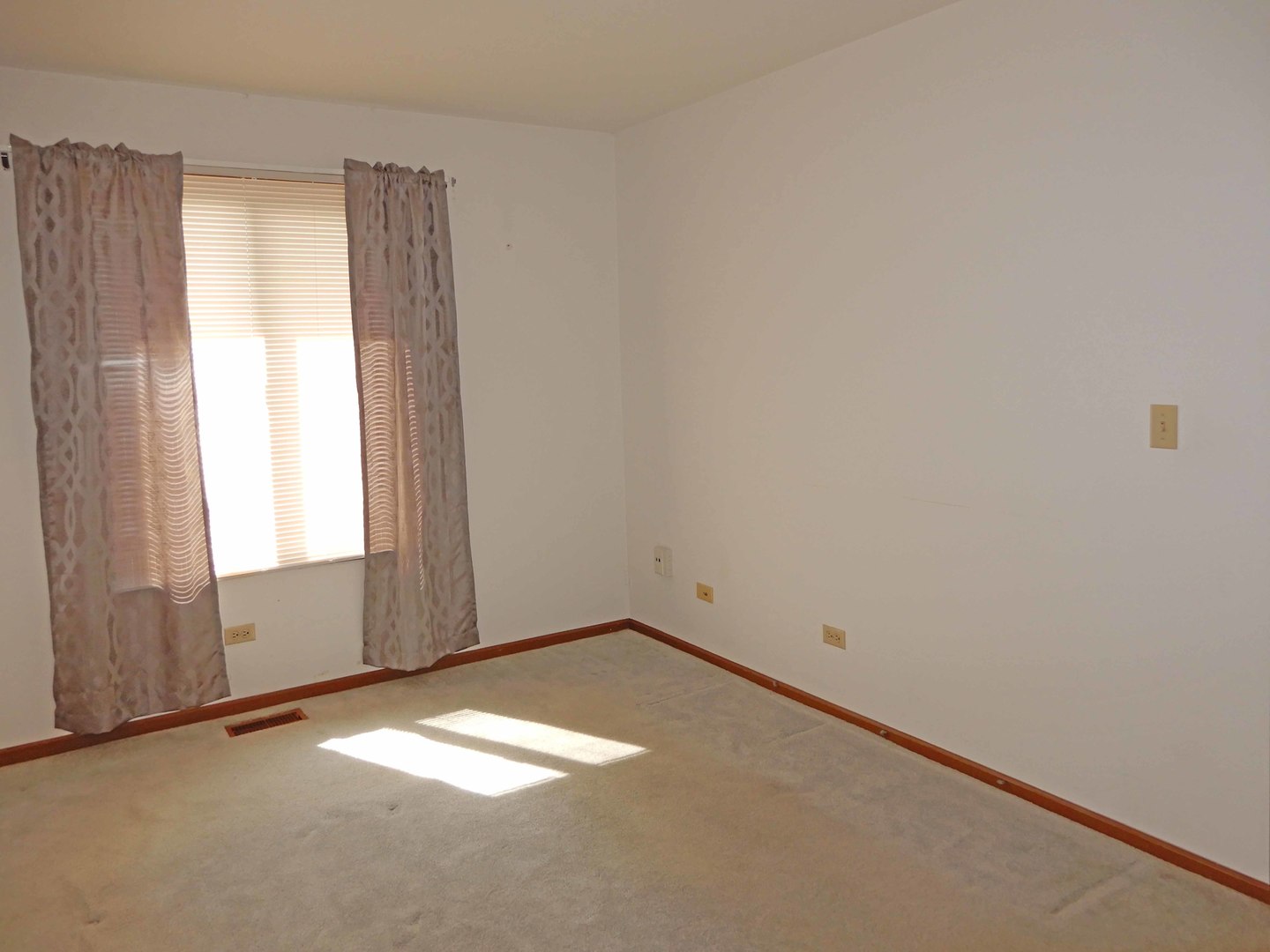 221B Uteg Street Unit: B