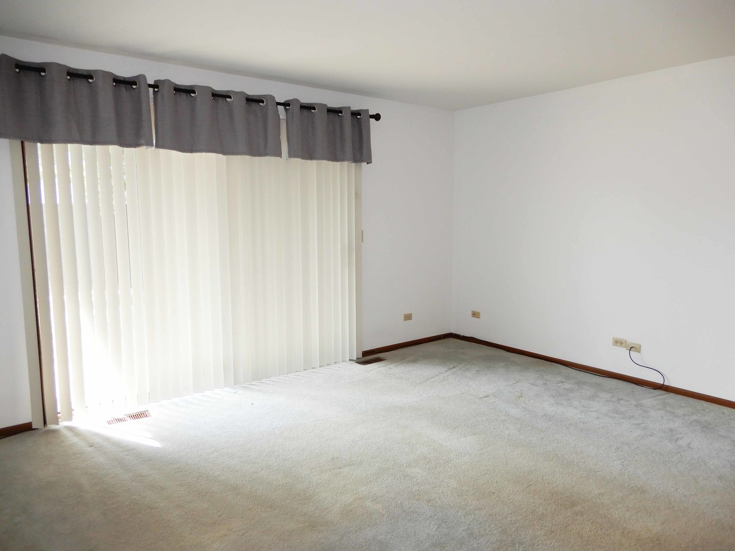 221B Uteg Street Unit: B