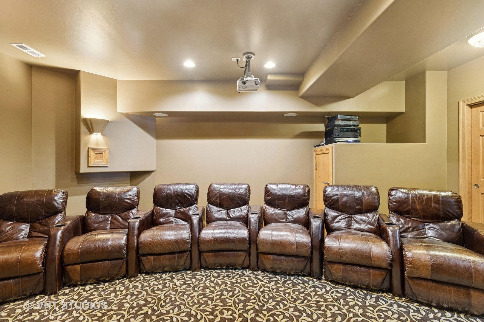 6107 Lake Shore Drive
