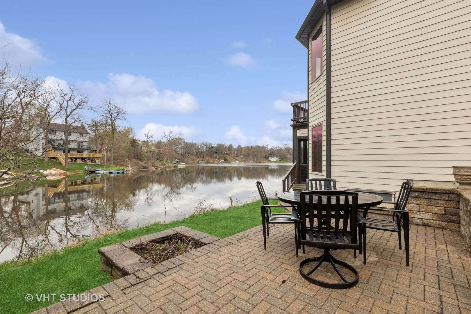 6107 Lake Shore Drive