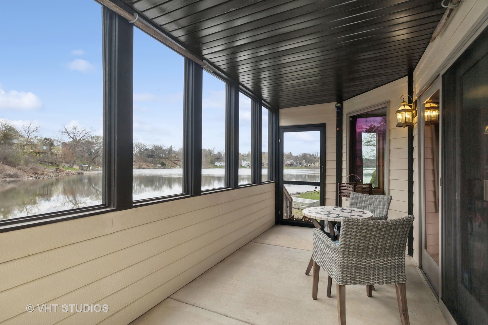 6107 Lake Shore Drive