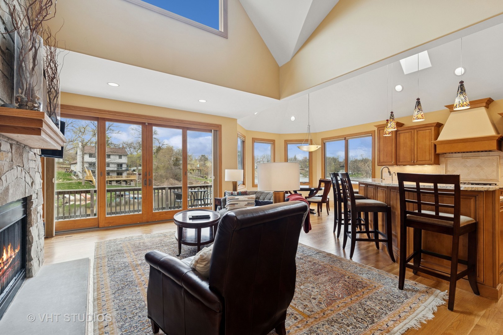 6107 Lake Shore Drive