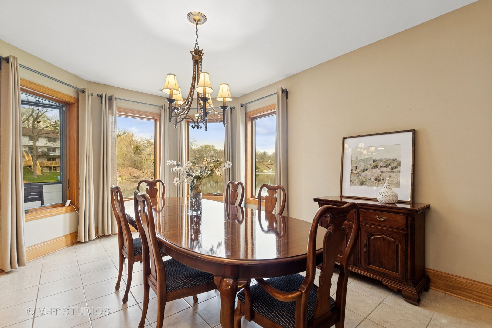 6107 Lake Shore Drive