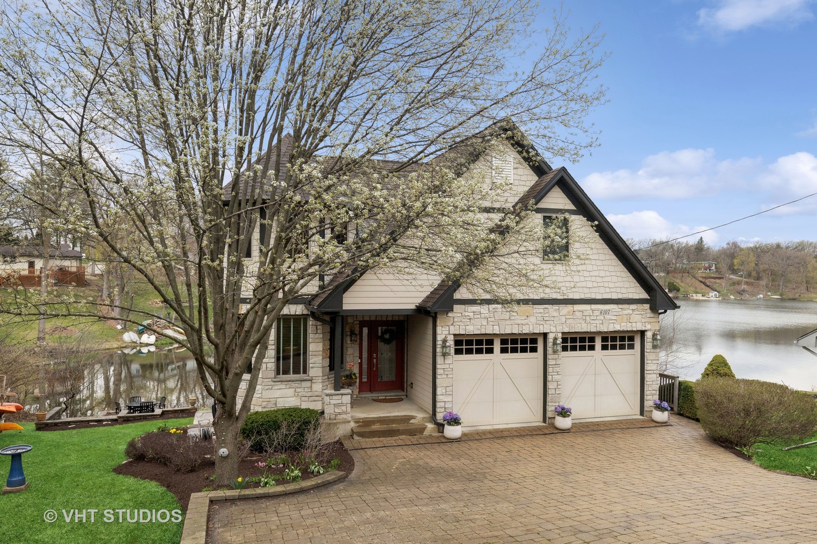6107 Lake Shore Drive