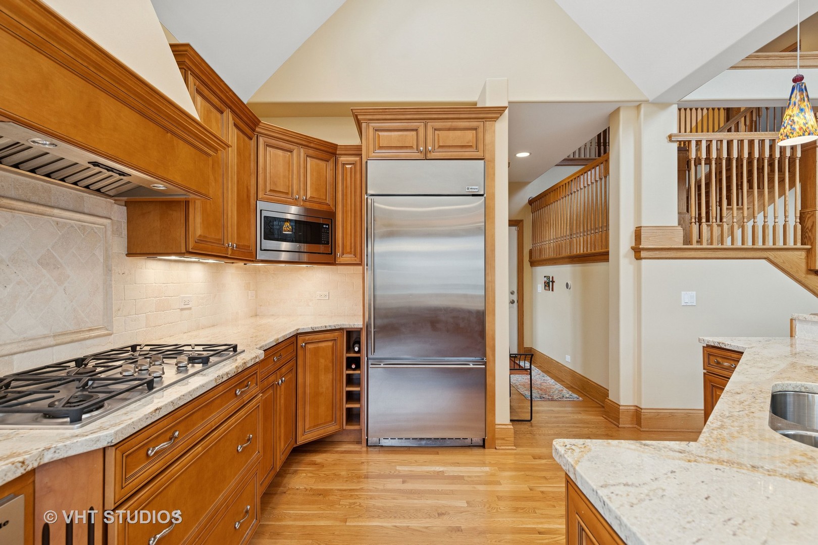 6107 Lake Shore Drive