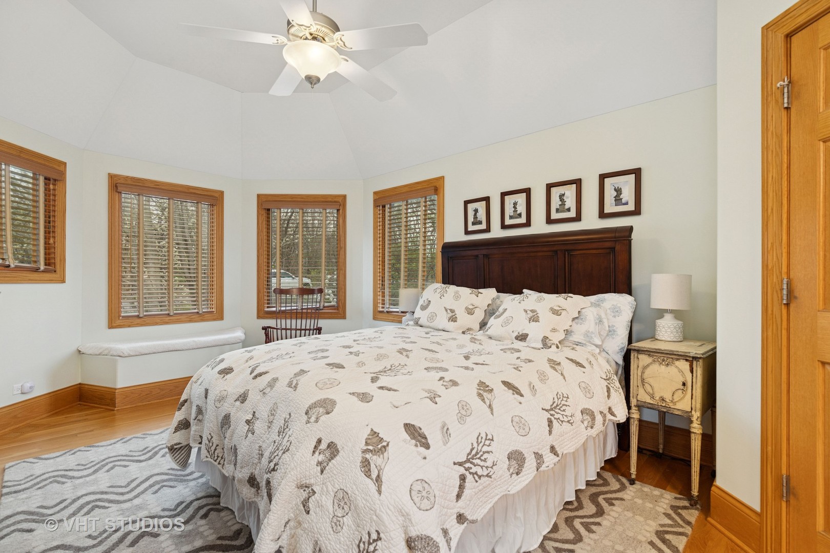 6107 Lake Shore Drive