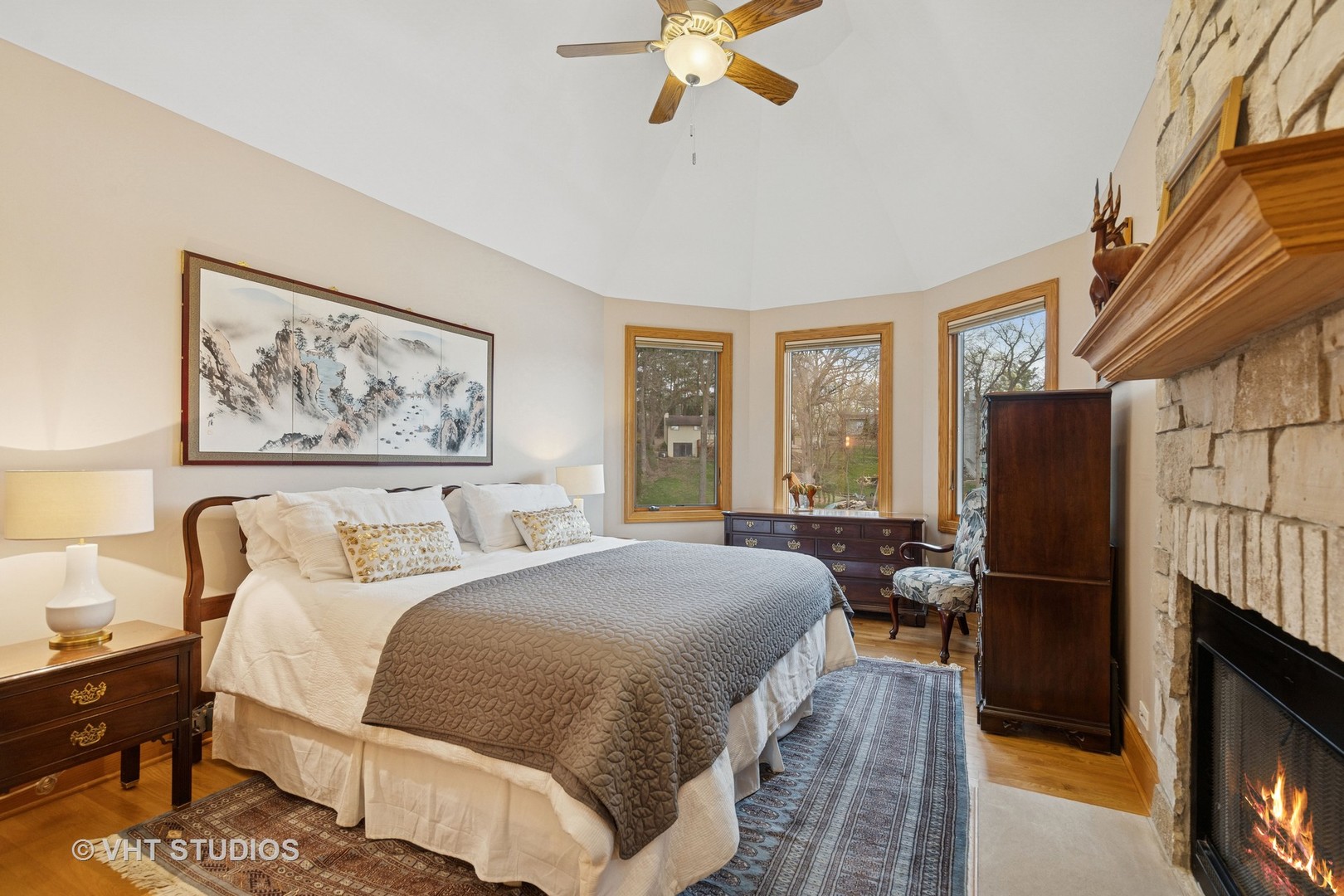 6107 Lake Shore Drive
