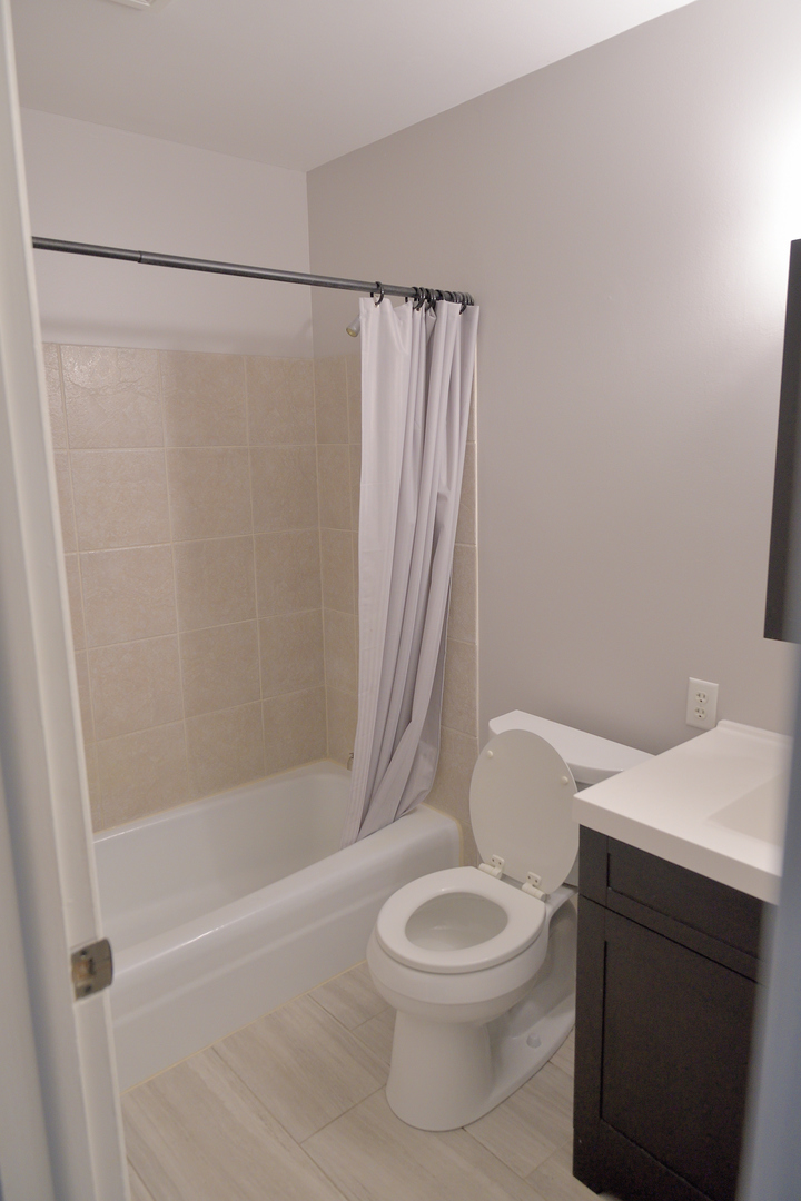 521 Coventry Lane Unit: 16