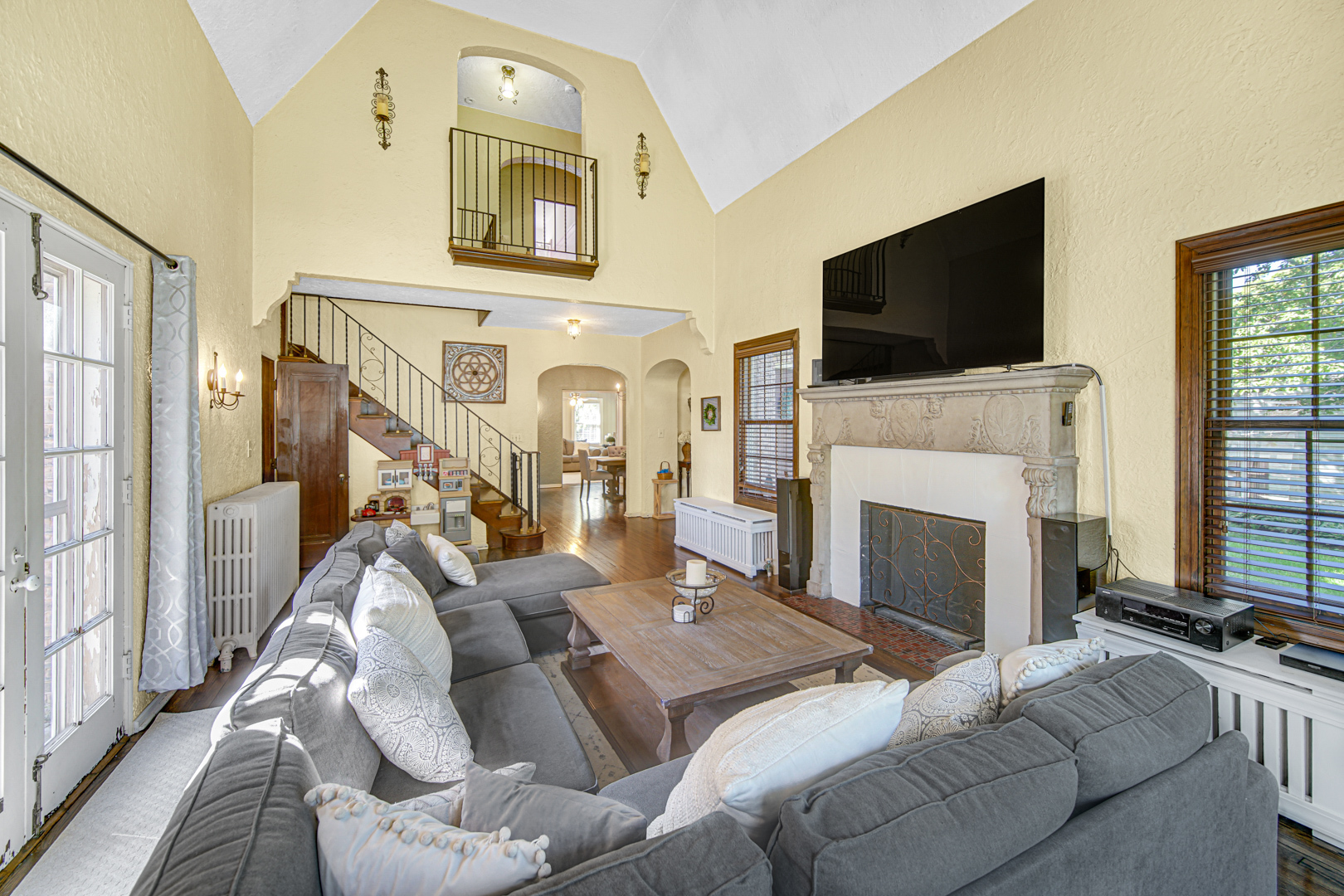 323 W Crystal Lake Avenue