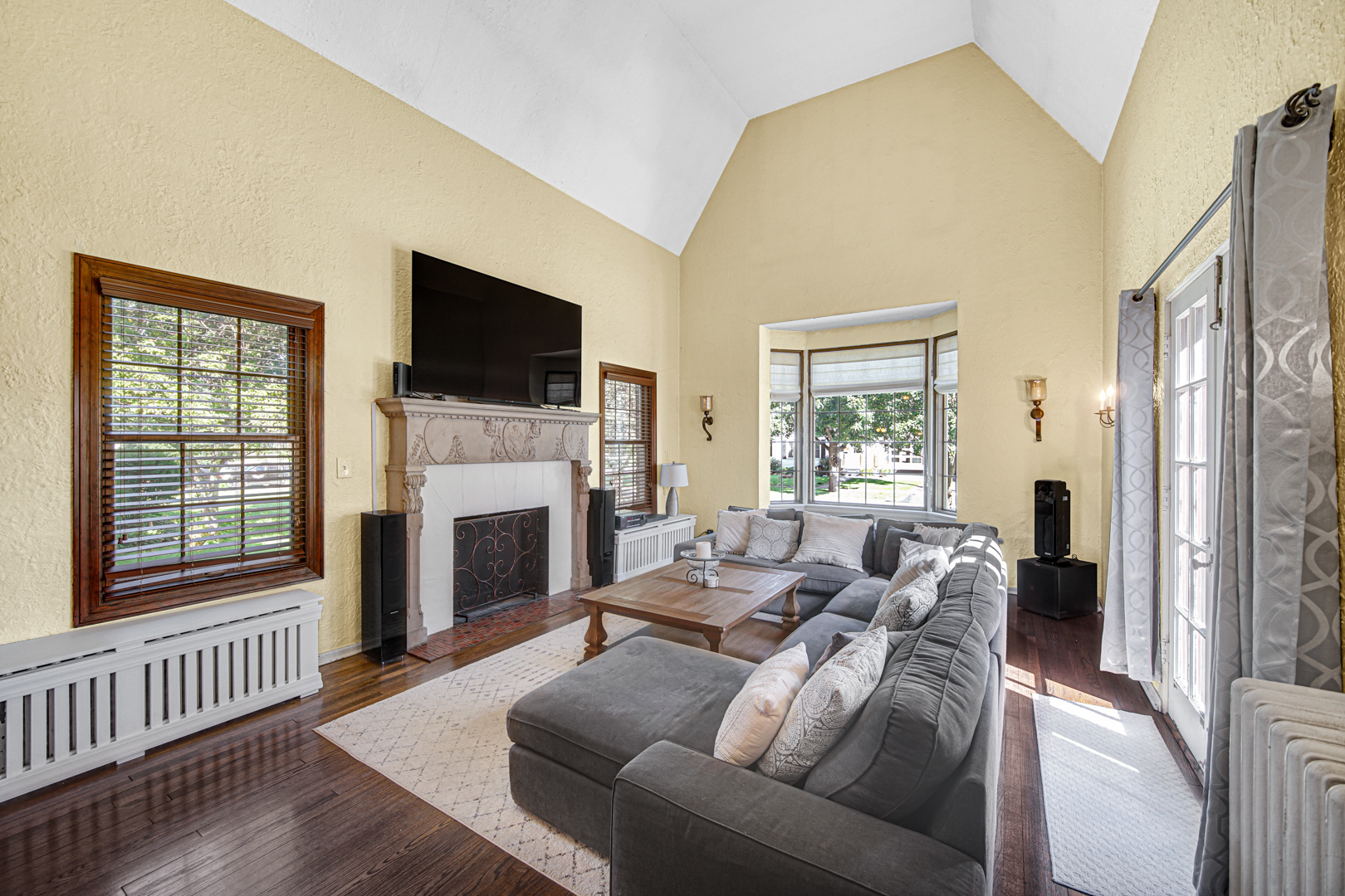 323 W Crystal Lake Avenue