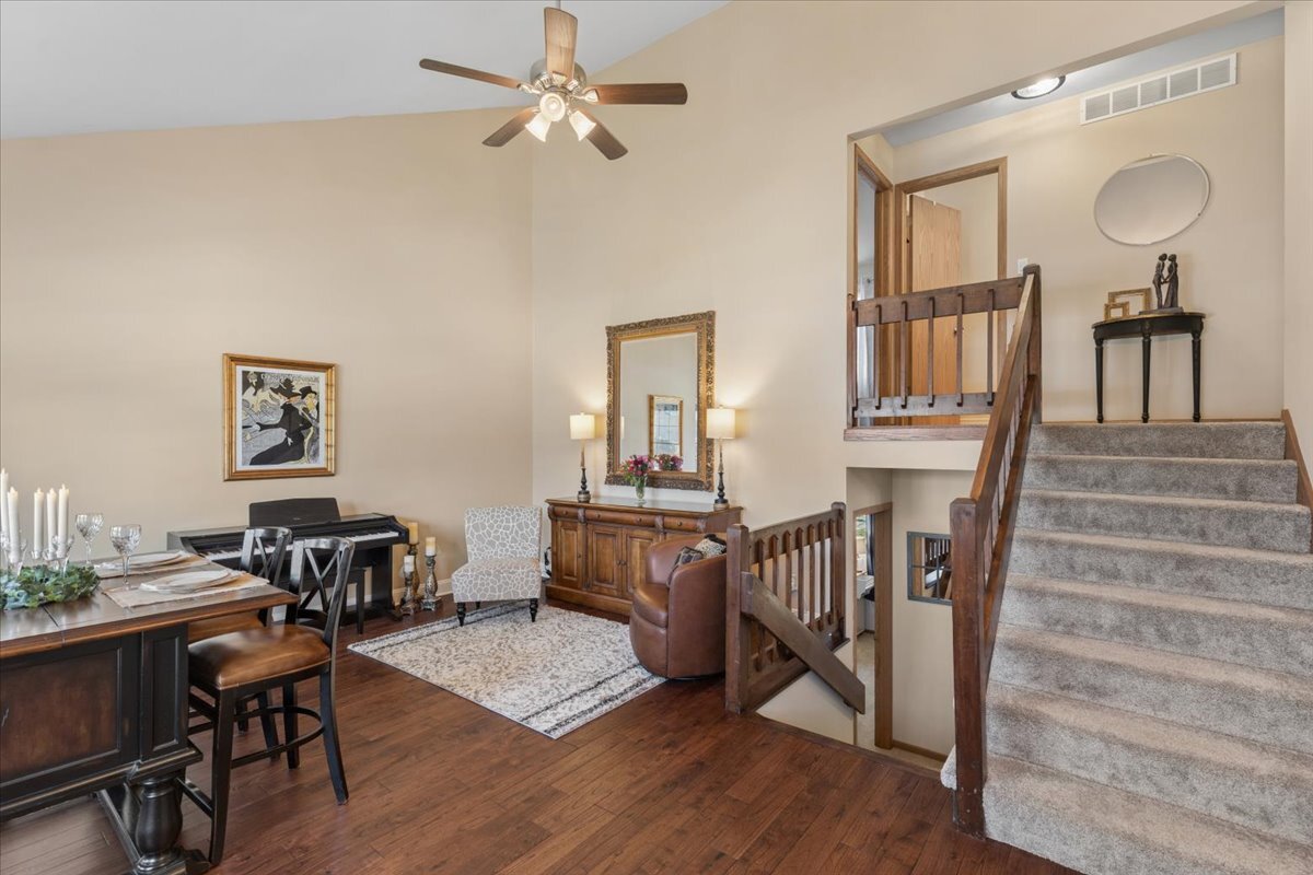 204 S Carriage Trail