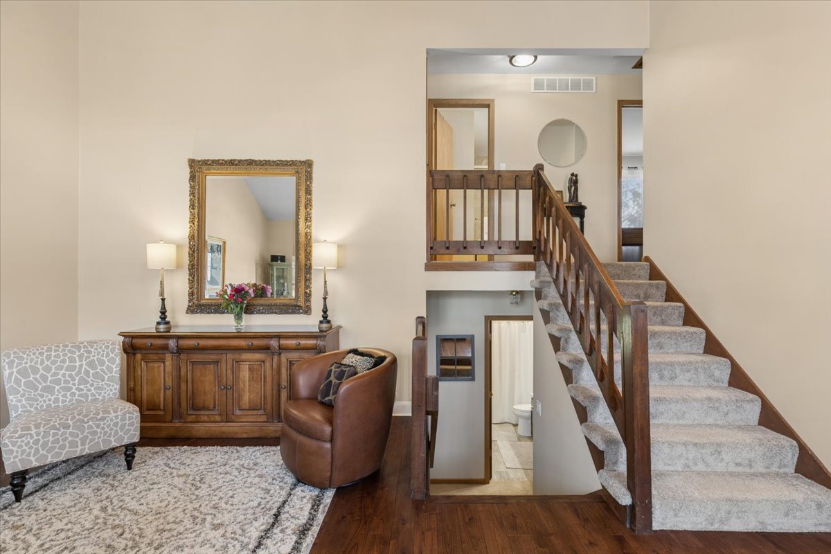 204 S Carriage Trail