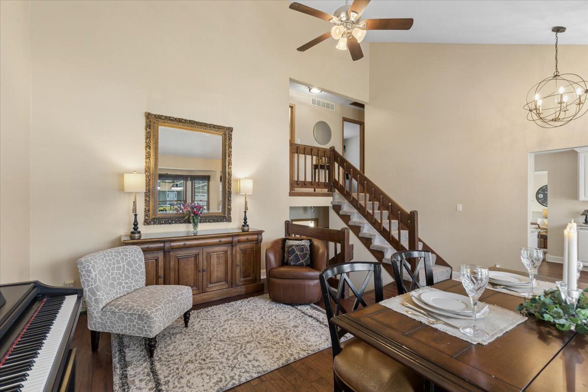 204 S Carriage Trail