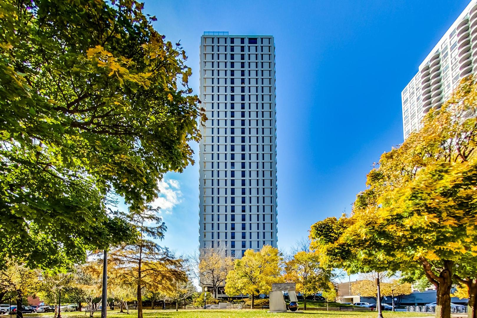 1960 N Lincoln Park West Unit: 2911