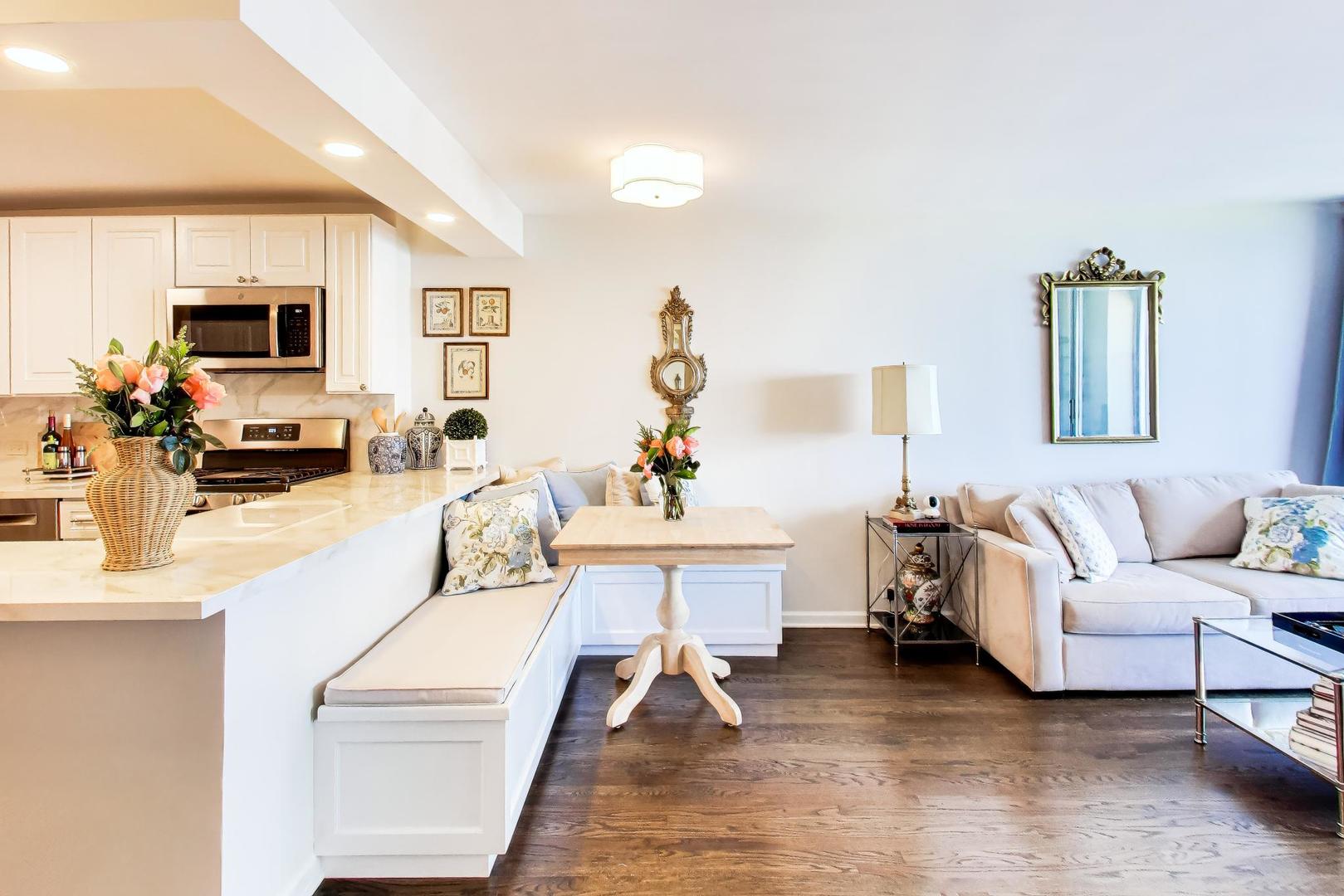 1960 N Lincoln Park West Unit: 2911