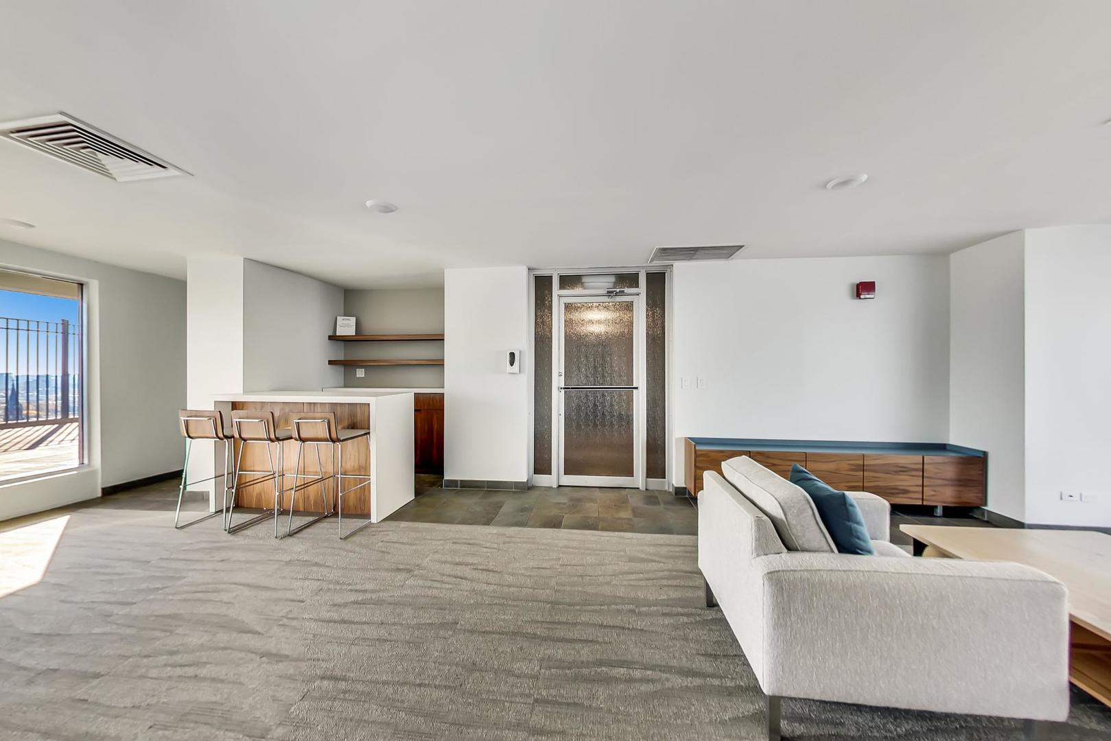1960 N Lincoln Park West Unit: 2911