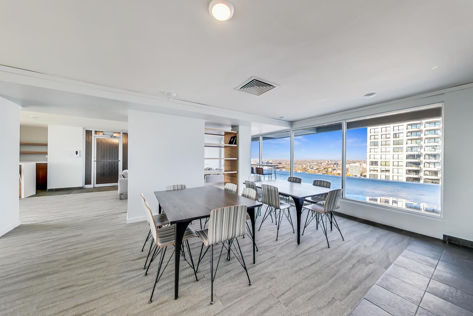 1960 N Lincoln Park West Unit: 2911