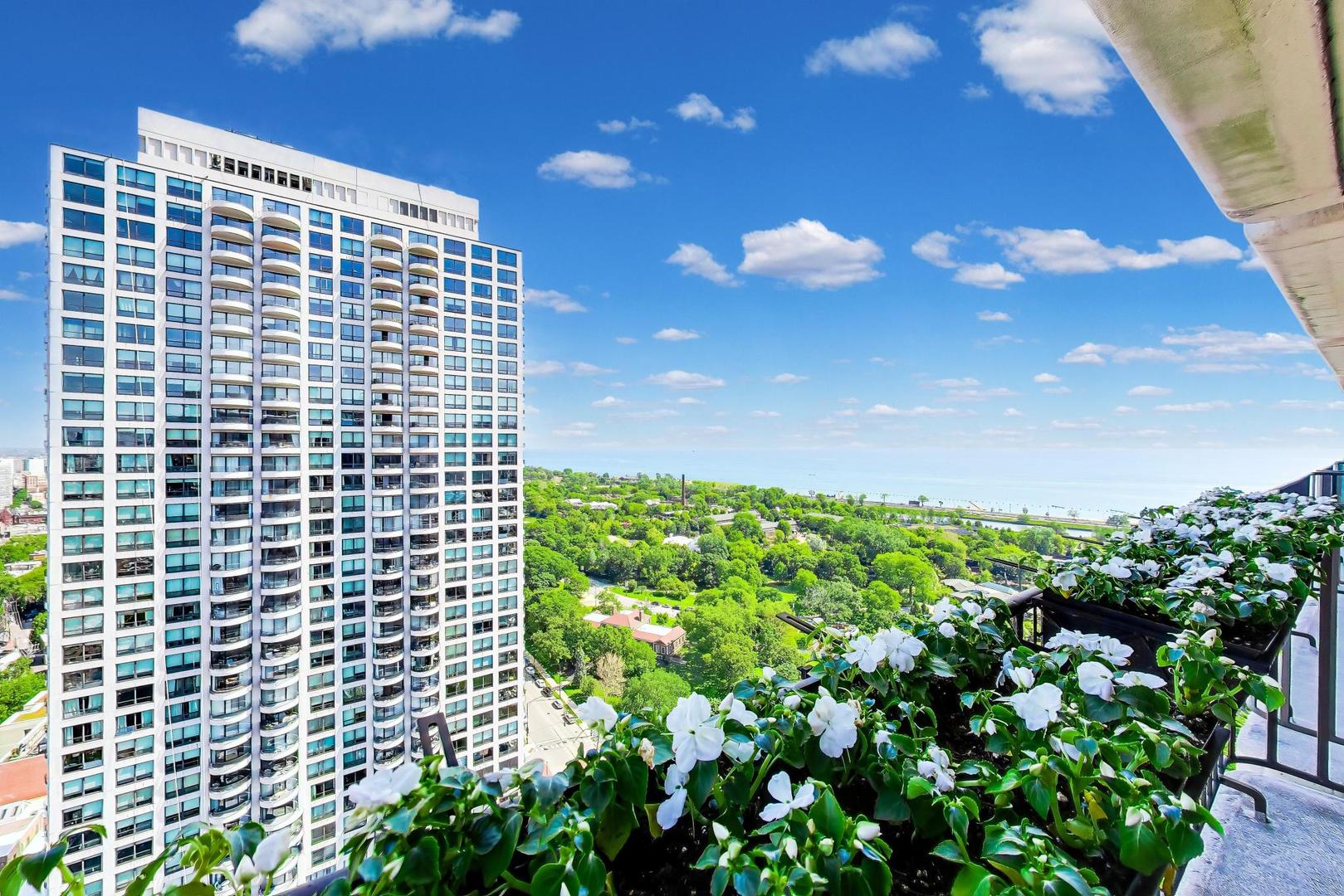 1960 N Lincoln Park West Unit: 2911