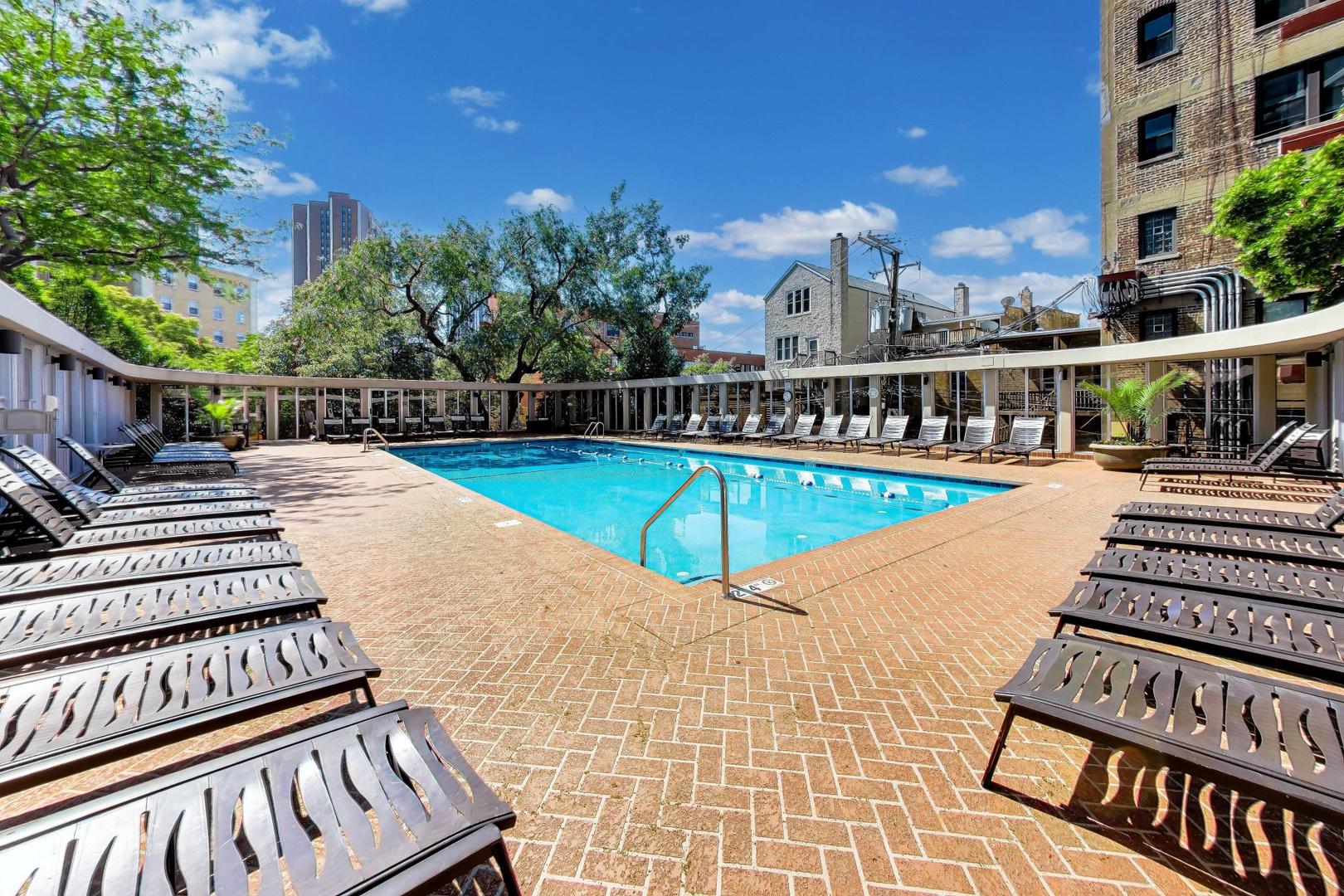 1960 N Lincoln Park West Unit: 2911
