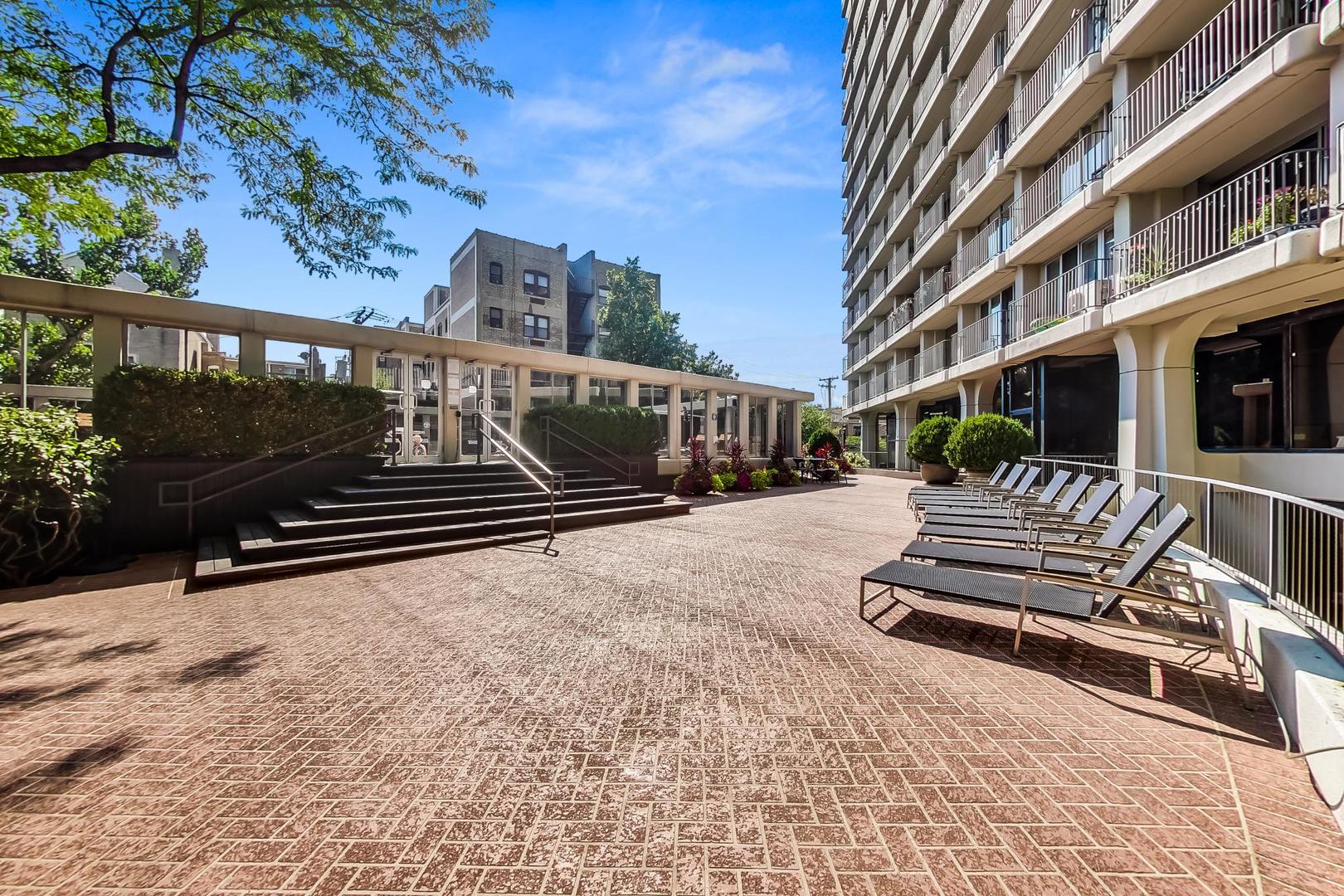 1960 N Lincoln Park West Unit: 2911