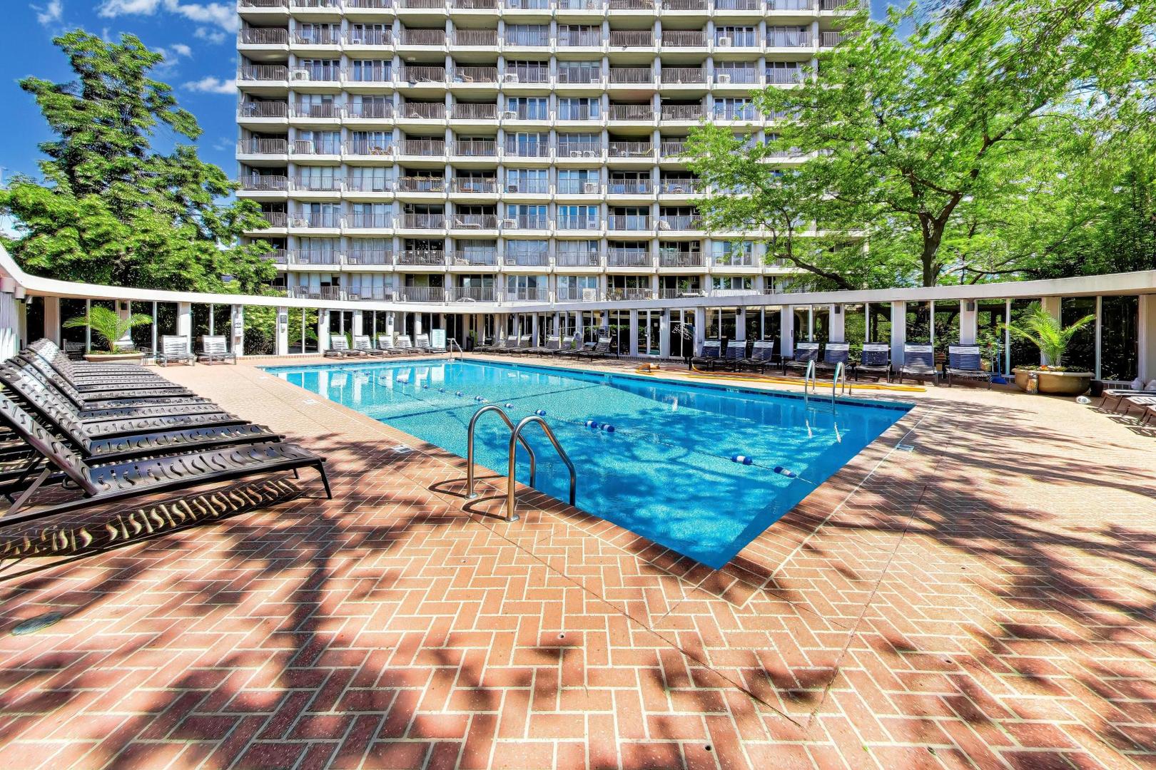 1960 N Lincoln Park West Unit: 2911