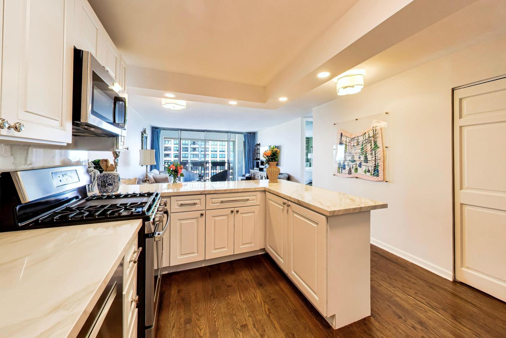 1960 N Lincoln Park West Unit: 2911