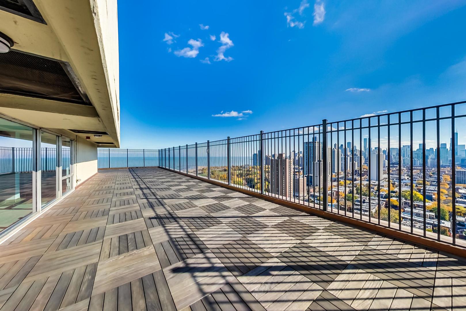 1960 N Lincoln Park West Unit: 2911